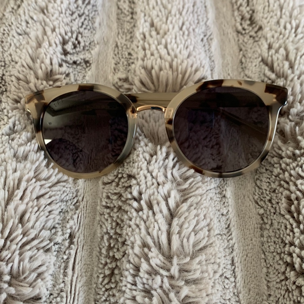 Tortoise shell Diff sunglasses, Aubree style, brand new never been worn